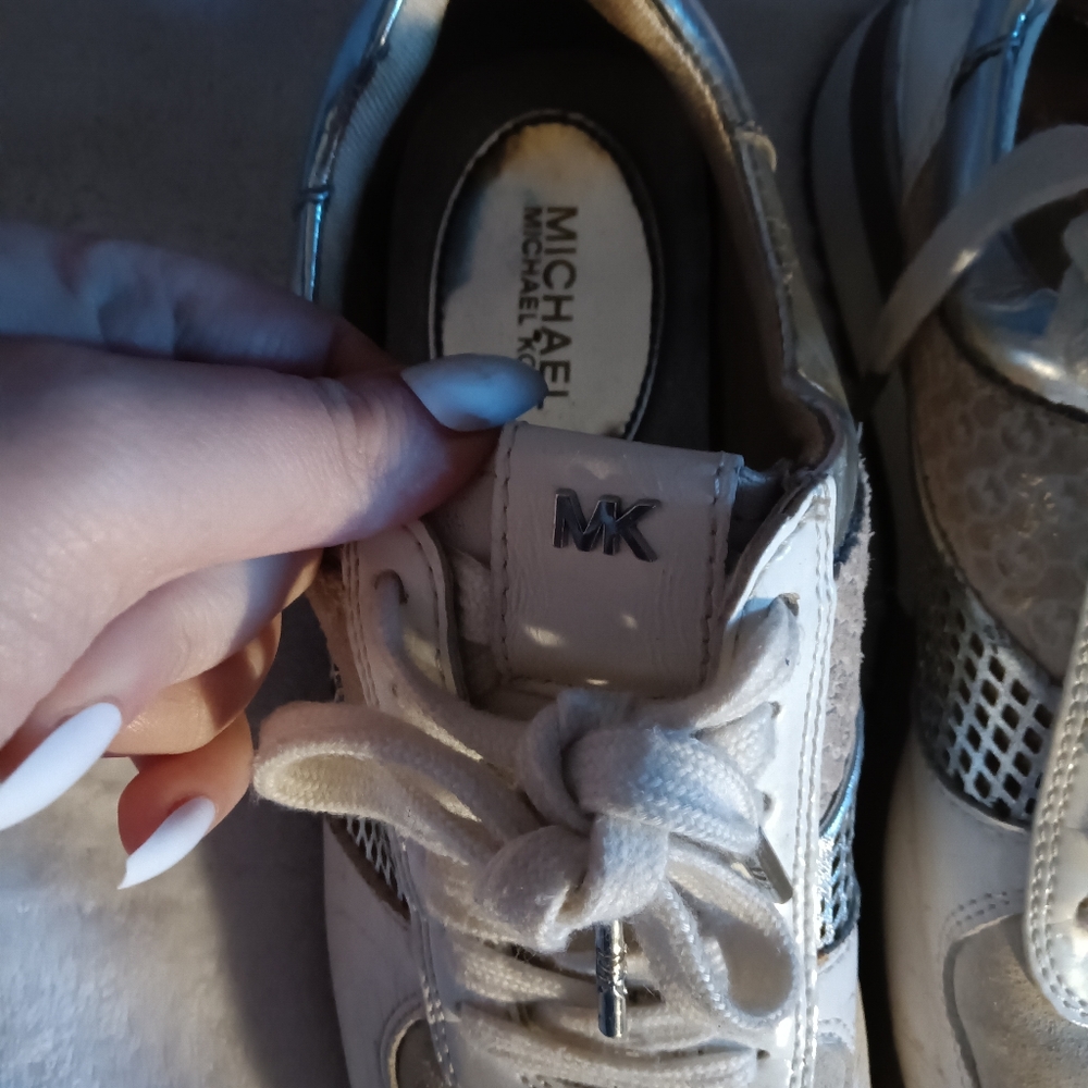 Shoes - Picture 5 of 5